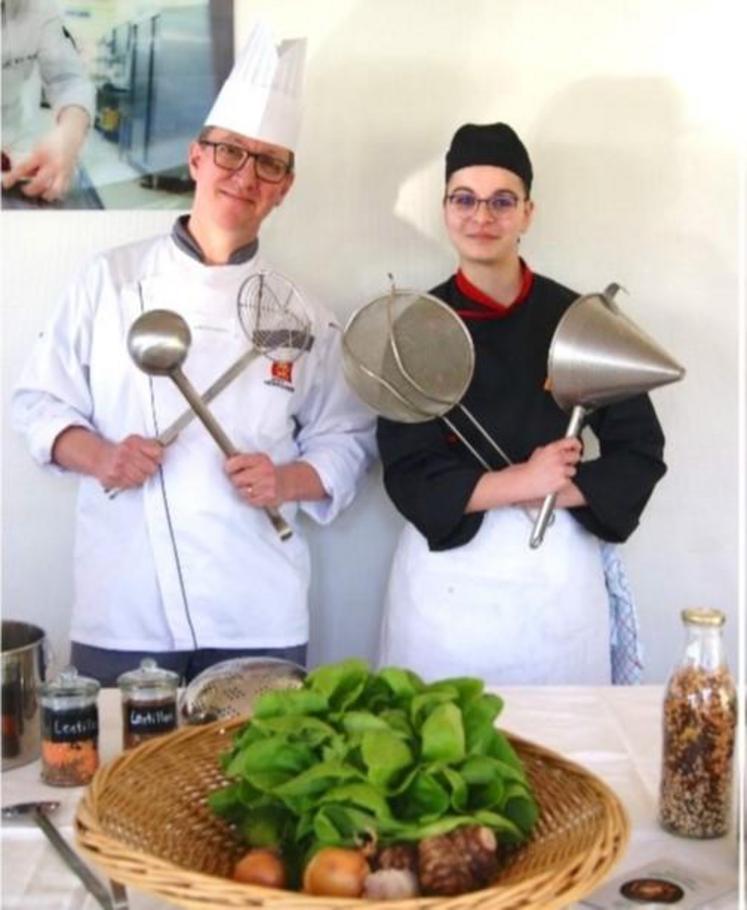 Laurent Guillot, du lycée Malherbe, de Caen et Sophie Bicheray pour leur recette de rosti de lentilles aux légumes, aromates et son oeuf poché.