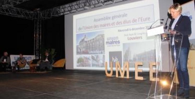 Kristina Pluchet, la sénatrice-agricultrice a « rendu hommage
au dévouement de nos maires et de leur secrétaire qui sont en
première ligne. Comptez sur moi pour défendre la place de la
ruralité ».