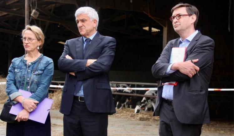 Clotilde Eudier, vice-présidente de la Région, chargée de l’agriculture, de la pêche et de la forêt ; Hervé Morin, président de la Région ; Sébastien Windsor, président de la Chambre régionale d’agriculture. Hervé Morin a chiffré le montant consacré « au soutien agricole ces dernières années à 458 millions d’euros ».