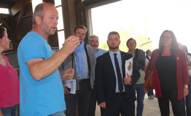 David Lemonnier en pleine explication. Son exploitation coche quasiment toutes les cases de l’agriculture départementale.