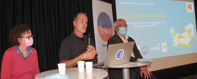 Sophie Brunel-Muguet, Olivier Cantat et Daniel Delahaye, membres du GIEC normand. Créé fin 2019, le GIEC régional regroupe 23 experts pluridisciplinaires. Un regret, le monde de l’économie n’y est pas présent.