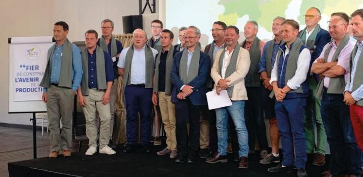 Les membres du CA de l’AGPL dont nos eurois, Stéphane Vacher (président section lin FNSEA 27), Jacques Fauvel, Christophe Chopin (vice-président JA 27).