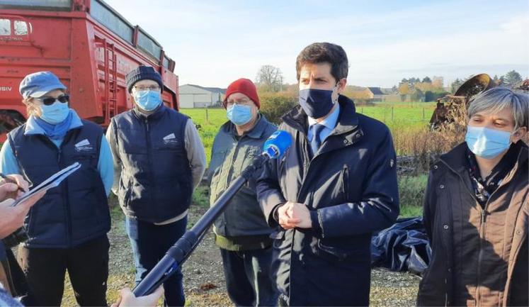 Le ministre de l’Agriculture,
Julien Denormandie, a tenu à exprimer son soutien aux
éleveurs et producteurs locaux touchés eux-aussi par la crise
sanitaire