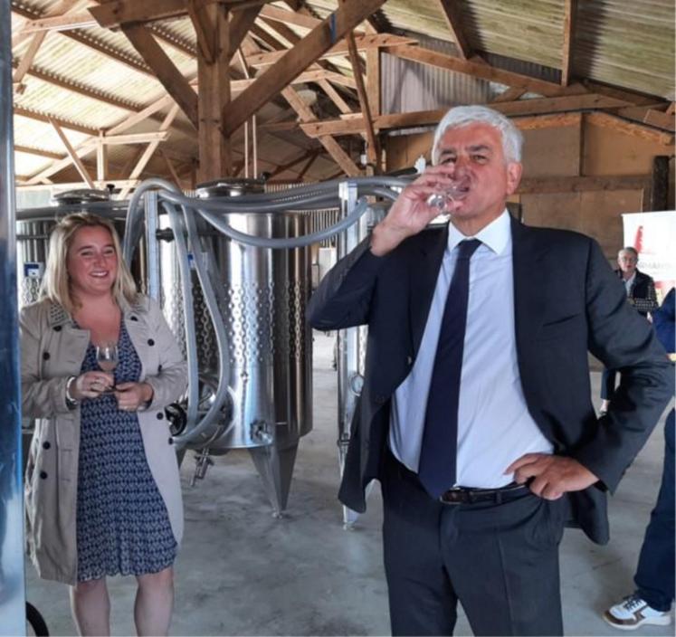 Dégustation de la première cuvée de Delphine et Matt Angwin.