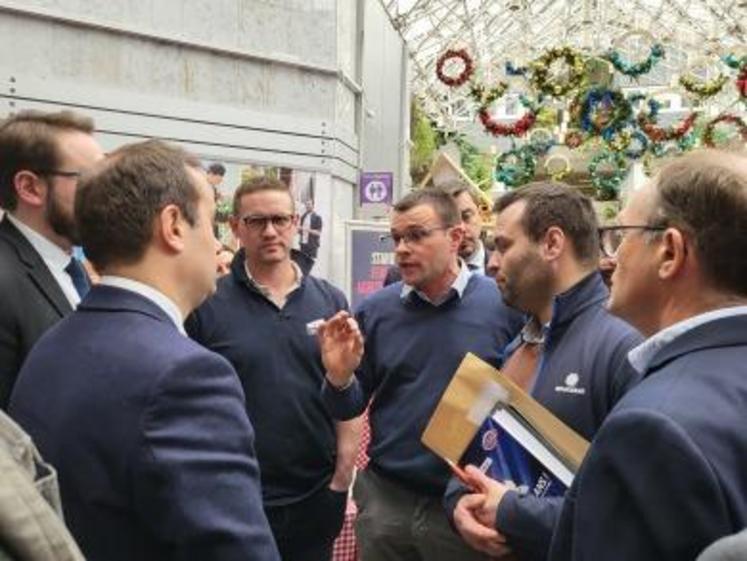 L’avenir de l’élevage au cœur des échanges avec le président Alexandre Rassaërt, à la tête du Conseil départemental, et Sébastien Lecornu, ministre des Armées et vice-président.