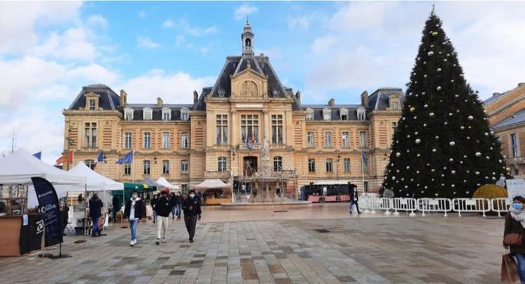 La place du Général-de-Gaulle, à Evreux, a accueilli le marché fermier de Noël promu par la chambre d’agriculture de l’Eure, les 18 et 19 décembre 2020.