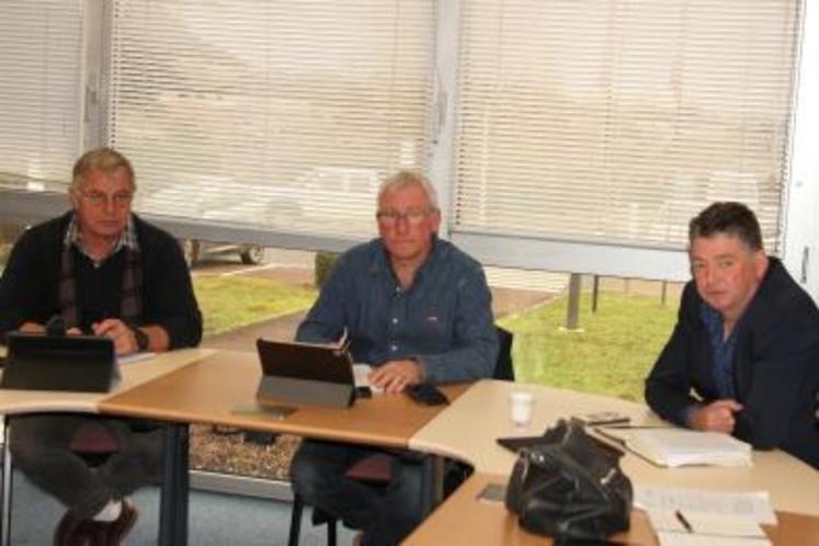 Denis Labri, secrétaire-général, Sébastien Delafosse, président de la SNFM, Jean-Michel Hamel, président de la section régionale des fermiers.