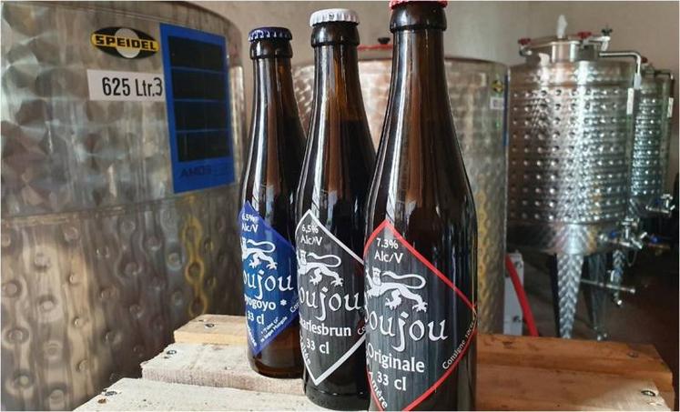 Une gamme de trois bières est proposée toute l’année :
la Boujou Originale, la Boujou Goyo Goyo et la Boujou
Charles Brun.