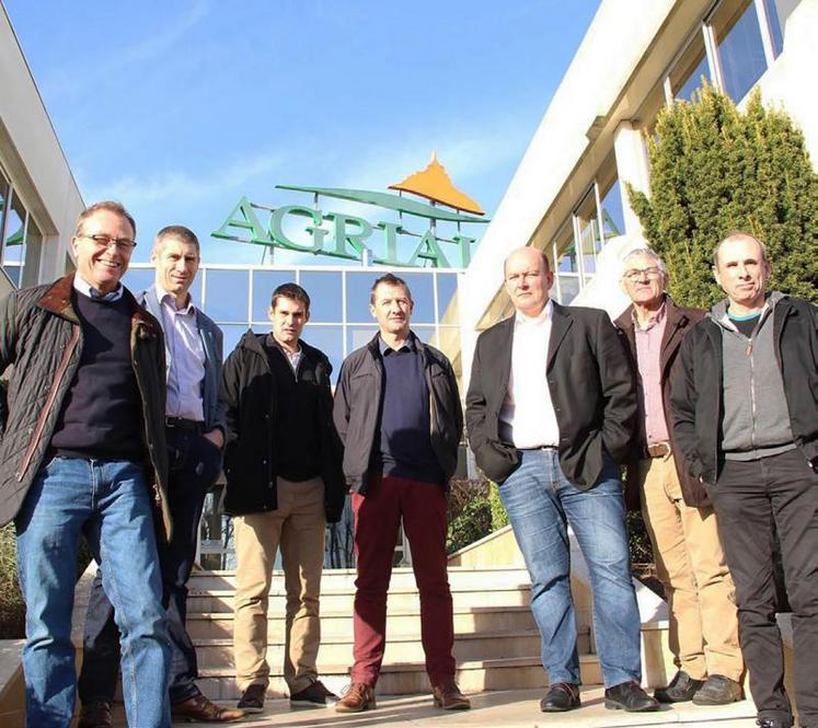 Les représentants de
la FRSEA et des JA, à
Caen, lors de la remise de la
pétition qu'ils avaient lancée en
octobre.