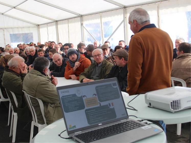 Plus de 180 éleveurs présents, le devenir de la filière bovine régionale
mobilise malgré l'envolée des coûts de production.