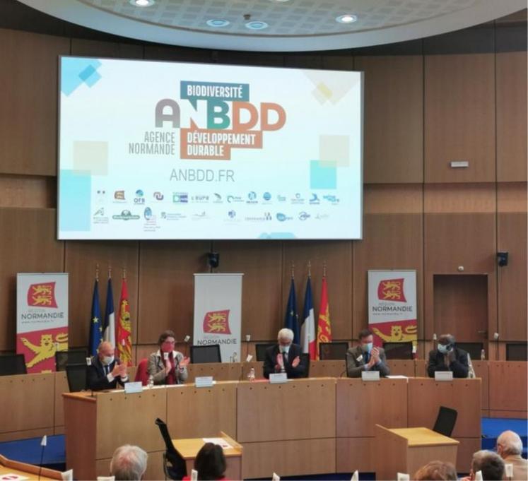 L’Agence régionale de la biodiversité a été inaugurée le 22
octobre, à Rouen, en présence notamment d’Hervé Morin,
président de la Région Normandie et de Pierre-André Durand, préfet.