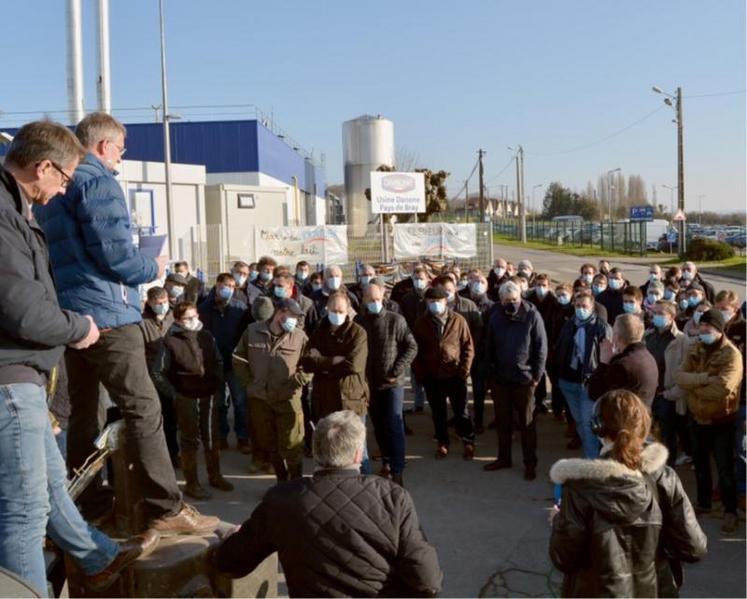 Les responsables de Caplait, l’OP des producteurs Danone, reprochent
à l’industriel de biaiser sa formule de prix en choisissant une base de calcul qui pénalise trois producteurs sur quatre.