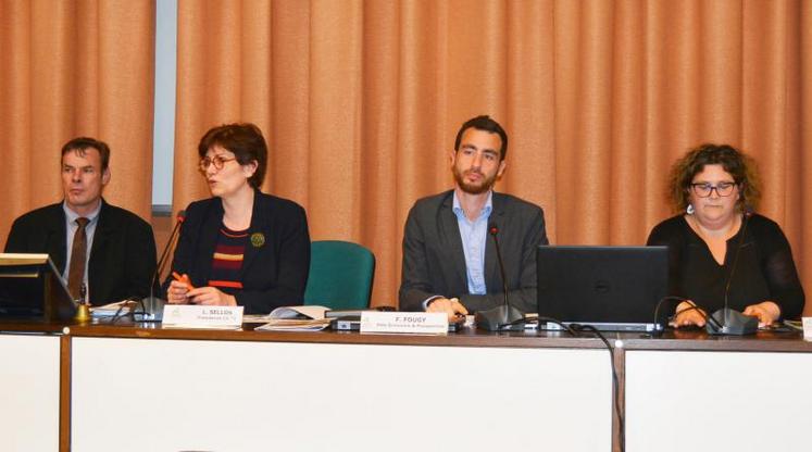 Gilles Lievens et Laurence Sellos, présidents des chambre d’agriculture, ont invité Florian Fougy, Elodie Turpin et Michel Delacroix pour une présentation de la Normandie agricole.