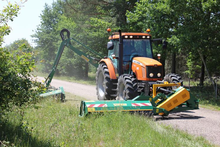 Le Département de l'Eure est gestionnaire d'environ 4 200 km de routes départementales et applique depuis 2009 une gestion différenciée pour faucher ses bords de routes à savoir les dépendances vertes.