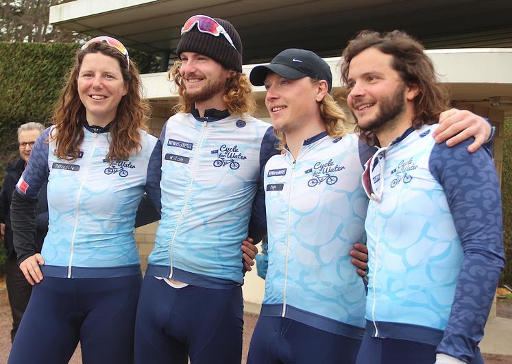 Cycle for water : 4 fortes personnalités amis d'enfance qui portent haut les valeurs de fraternité et d'aventurier.