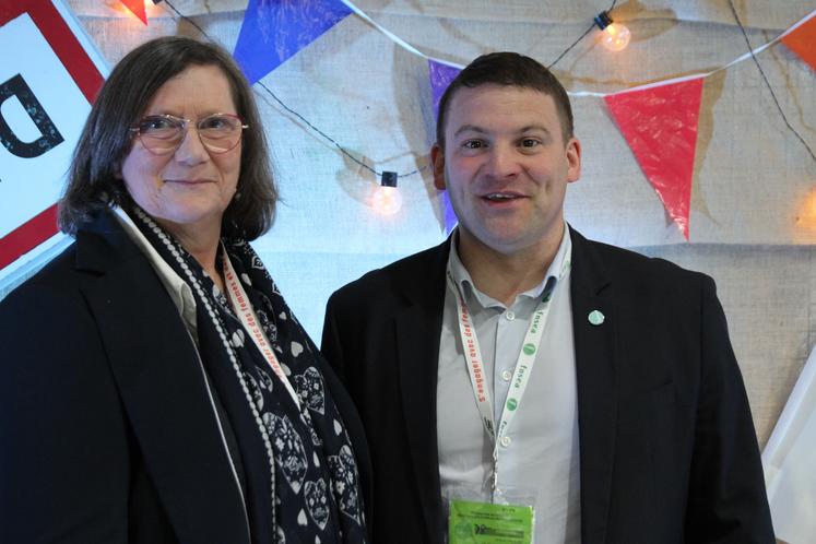 Anne-Marie Denis a invité Yohann Barbe à l'assemblée générale de la FRSEA de Normandie.