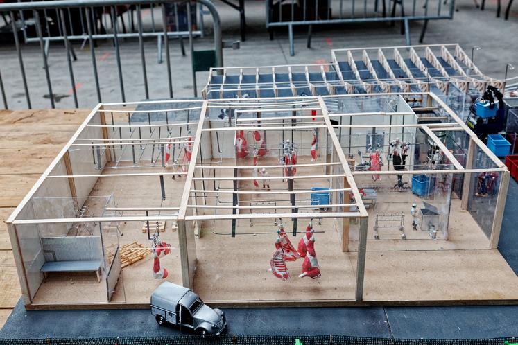 Un diorama a présenté un abattoir en transparence.