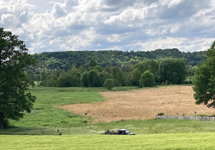 Saynète de guerre très réaliste dans la campagne euroise,
