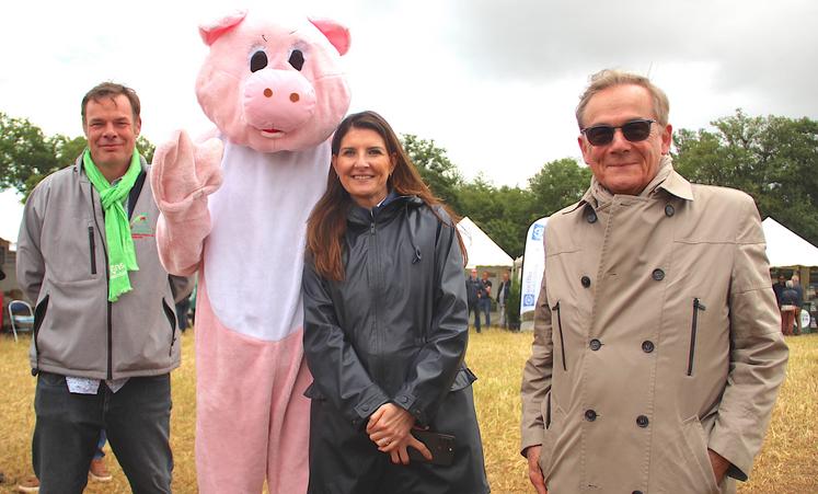 "C'est une magnifique réussite. Un évènement majeur de l'Eure, un département puissamment agricole. Vous donnez un éclairage dynamique et fraternel de l'agriculture", s'est félicité Jean-Paul Legendre.