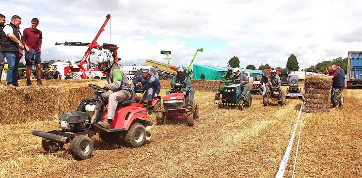 À côté des démonstrations de tracteur force, la course de tracteurs tondeuses a fait grand bruit. Les mécaniques et les organismes ont été mis à rude épreuve.