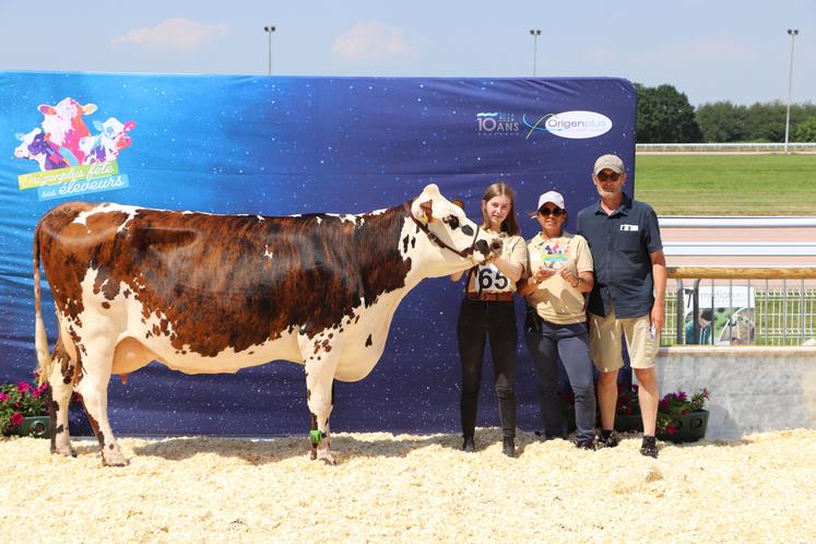 Miss Prim'Holstein, Olympiade de la SCEA de la Jugletière (61), sacrée grande championne.