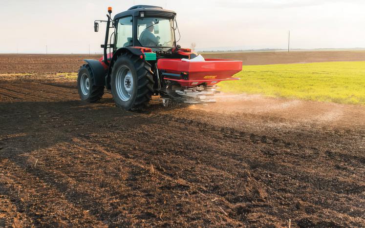 Compte-tenu de leur dangerosité, le stockage à la ferme des ammonitrates doit respecter un certain nombre de précautions.