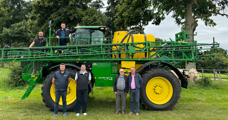 C'est dans l'Eure que John Deere à vendu son 1 000e automoteur par l'intermédiaire des Ets Lhermite qui comptabilisent à eux seuls près de 100 automoteurs de pulvérisation en service à ce jour.