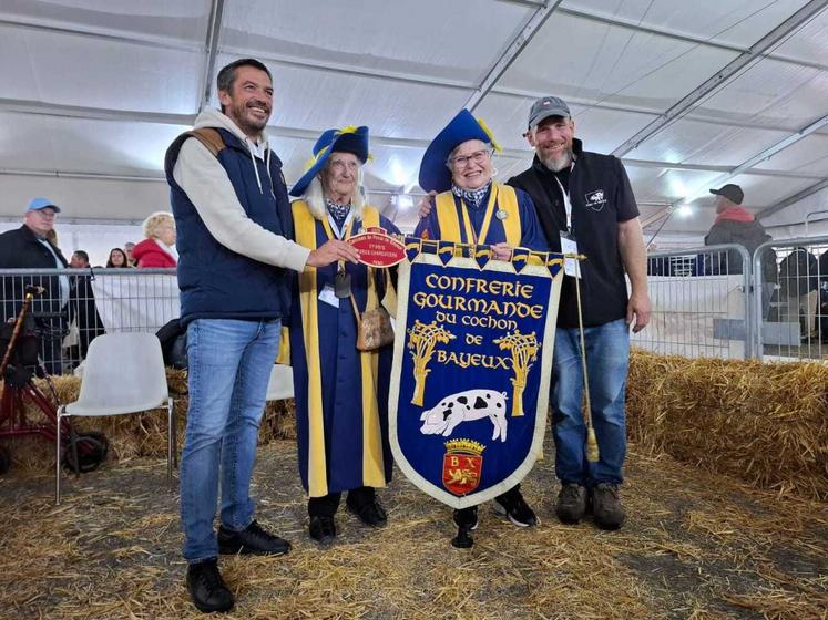 Les Cochons de Madelon sont repartis avec le premier prix de la section charcutiers avec Fénomène.