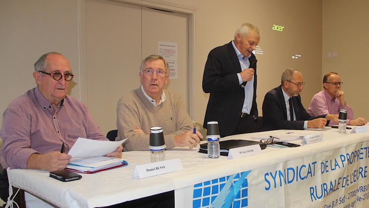 Beaucoup de départs mais pas mal d'arrivées au sein du syndicat. "Il faut convaincre les jeunes. Je dis aux jeunes agriculteurs qu'ils doivent se projeter. Dans quelques années, ils seront propriétaires", a défendu Damien Hyest.