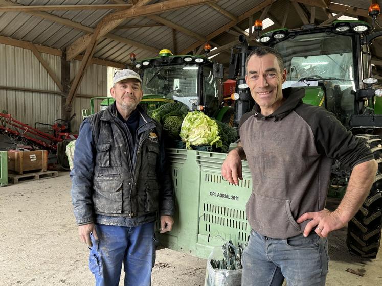 Sylvain Massin embauche jusqu'à 7 travailleurs saisonniers pour son exploitation maraîchère.