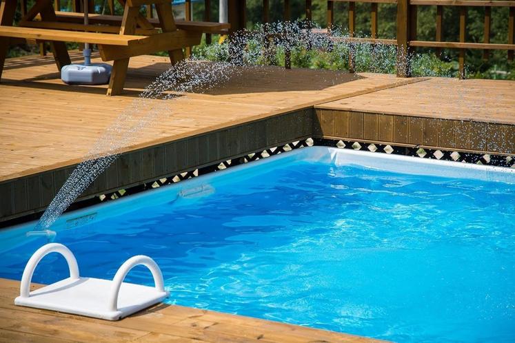 Avec une hausse de 1,6 % en 2025, les propriétaires de piscines devront plonger un peu plus dans leurs poches.