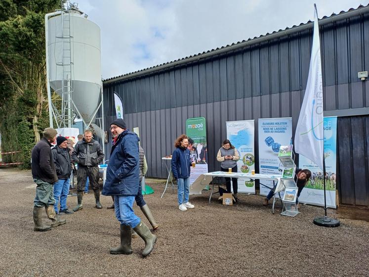 Des partenaires professionnels de l'EARL P.I Lerouge étaient présents lors de la porte ouverte.