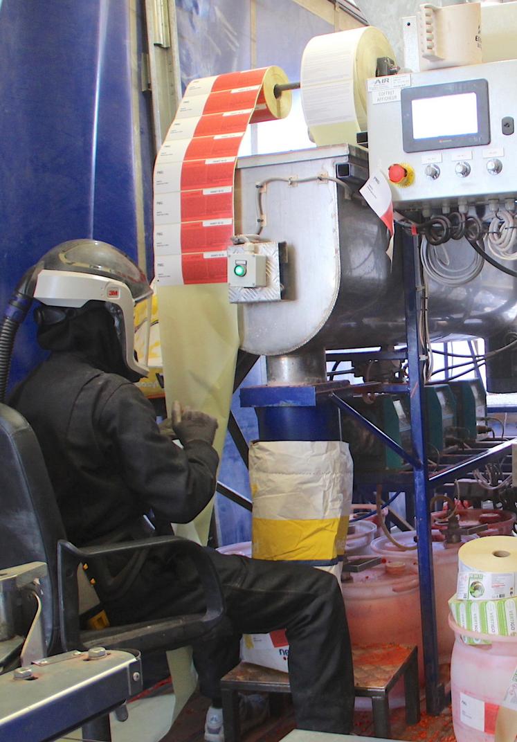 Étape 3 : après enrobage, réensacher les semences