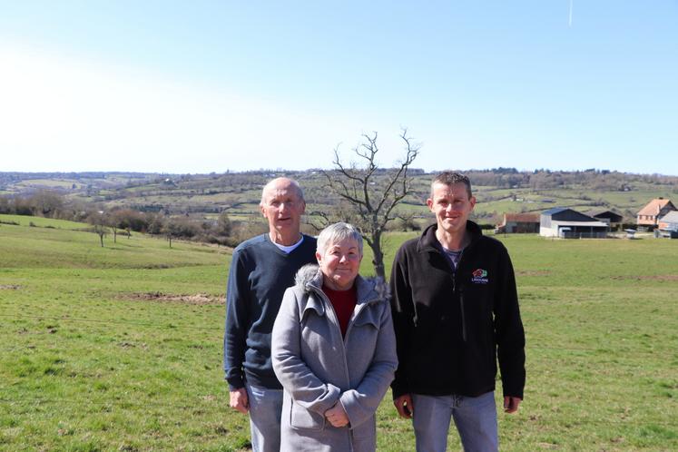 Gérard, au côté de son épouse, Dominique Bliault, et d'Arnaud Nuttens.