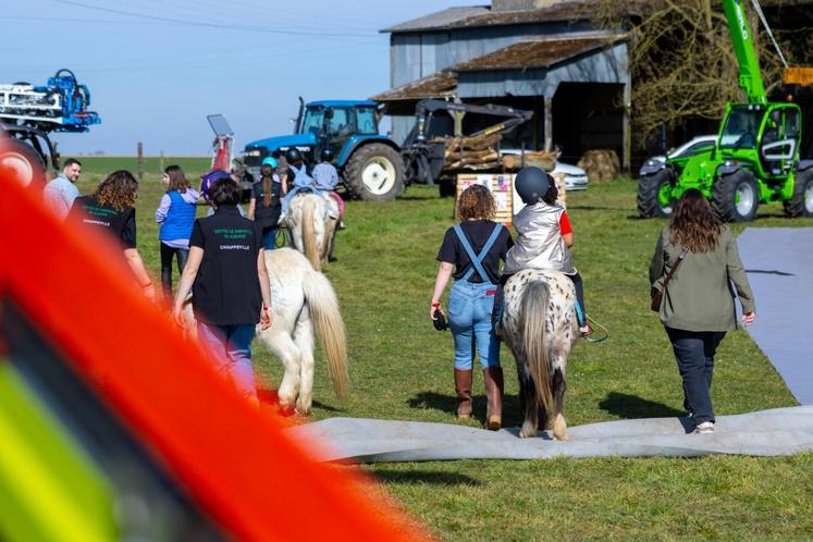 Une mini ferme a fait le bonheur des plus petits.
