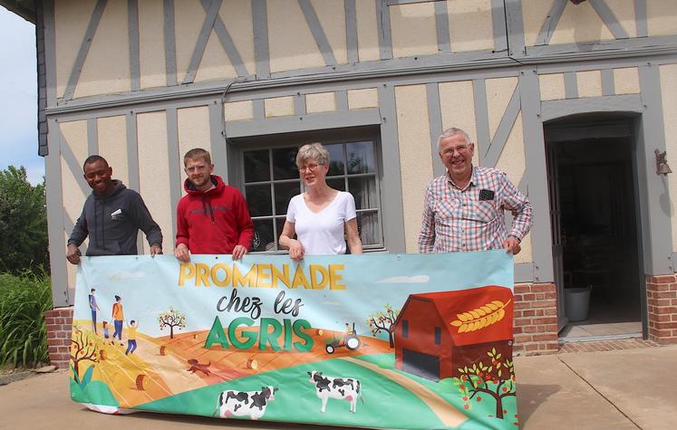 Victor Delavoipière, au côté de son futur associé Maxime Auber, sont deux des chevilles ouvrières de ce rendez-vous convivial mais les futurs retraités (Laurence et Bertrand Delavoipière) mettent également la main à la pâte.