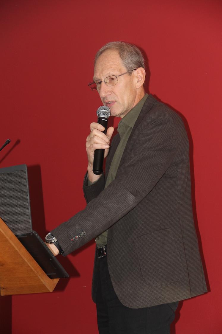 Stéphan Zientara (Anses) : "il est très important d'être en alerte sur cet épisode de fièvre aphteuse en Europe centrale qui peut évoluer rapidement".