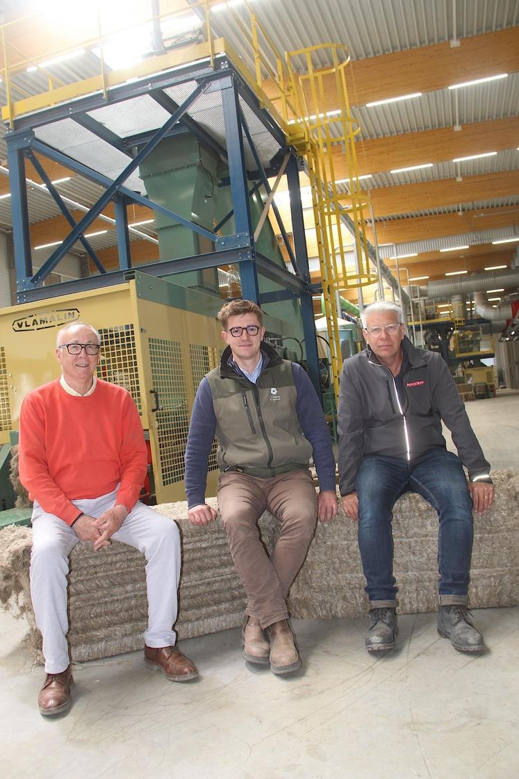 Jean-Louis Maurice (directeur de la linière Ressault), Simon Den-Haerinck (directeur de production) et Franck Bourcier (responsable projet Depoortere). "On doit prendre du plaisir quand on construit une usine à 3".