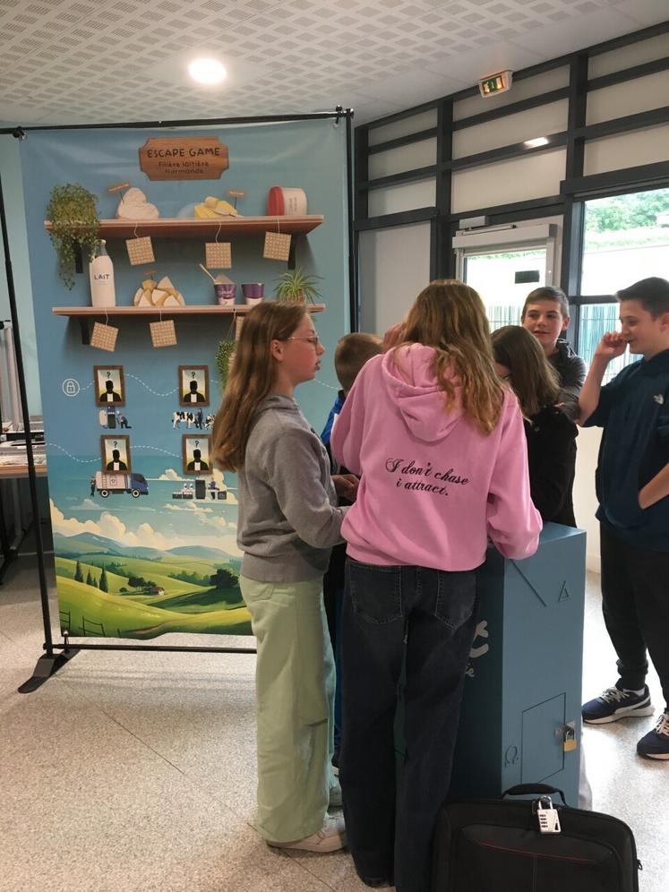 Les élèves ont pu participer à un Escape Game sur la filière laitière normande proposé par Jeunes Agriculteurs de l'Eure.