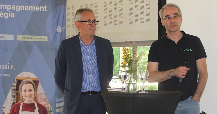 Pascal Allard (directeur du Cercle d'Echanges) et Denis Letellier (animateur à la Fédération Cuma Seine-Normandie) ont dans le collimateur les charges de mécanisation rédhibitoires sur certaines exploitations.