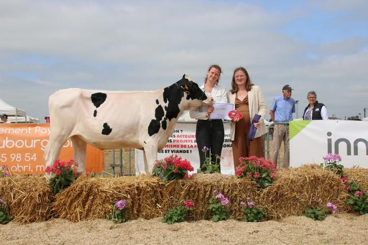 Voici, Grande championne Génisse Prim'Holstein.