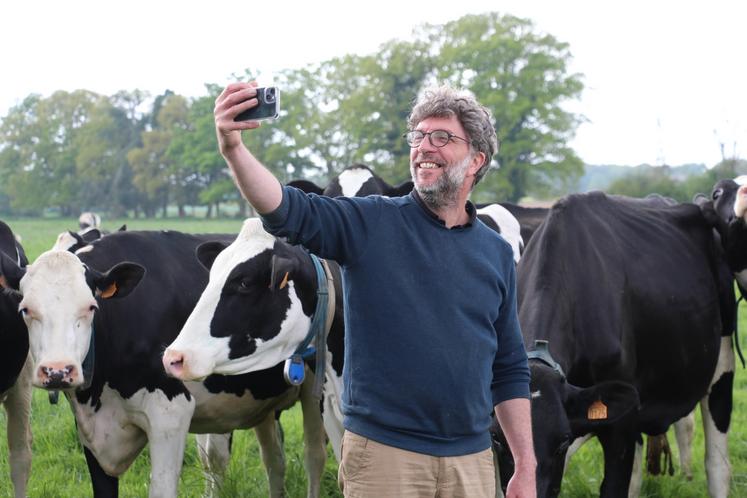 Antoine Thibault partage son quotidien d'éleveur sur Youtube et X sous le pseudo "Agriskippy".