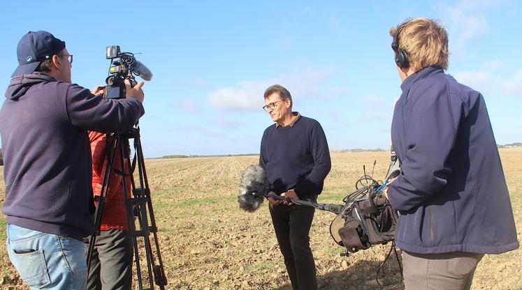 Vendredi 12, l'équipe de France 3 Normandie a tourné à Prey (27) chez Damien Auclaire. Sujet abordé : un bilan moisson 2025 à travers le prisme terrain du producteur répondant aux questions du rédacteur en chef de l'Eure Agricole.