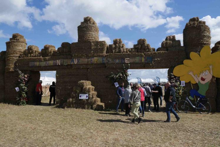 Sous les barnums dressés près de l'A28, 75 000 visiteurs ont célébré l'agriculture autour des Jeunes agriculteurs de Seine-Maritime.