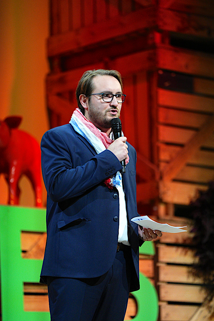 " Le but d'un événement comme Fertiles, c'est de prendre le temps, ne serait-ce qu'une journée, d'essayer de s'écouter, d'essayer de s'entendre. Il ne s'agit pas forcément d'être d'accord sur tout, mais d'essayer de construire ensemble des solutions
ou d'identifier des points de convergence, dans un climat serein ", rappelle Alexandre Rassaërt, président du Département de l'Eure.