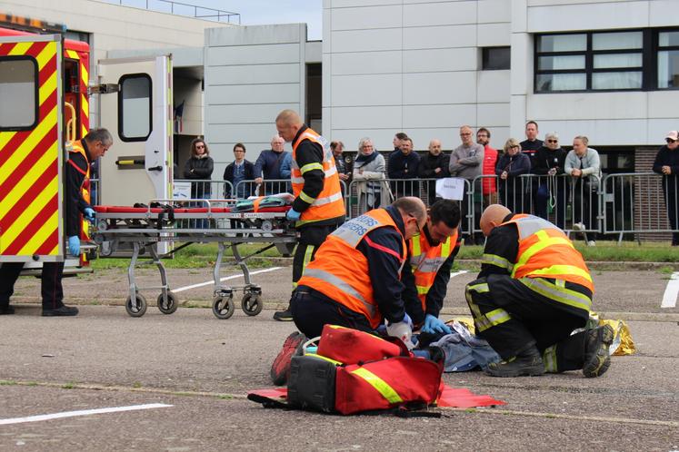 Les sapeurs pompiers de l'Eure ont participé activement à cet exercice. Les forces de l'ordre, plus d'une trentaine d'agents, ont été mobilisées.