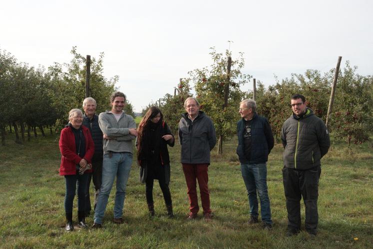 Les pommes ont été ramassées par des bénévoles des Restos du Cœur de Bernay et du Secours Populaire de Broglie.