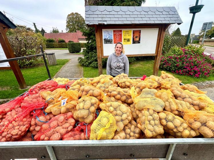 La nouvelle présidente Mélanie Duchêne a distribué le vendredi 10 octobre les 49 commandes.