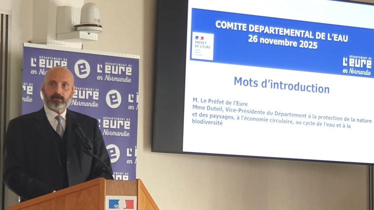 En ouvrant la séance, le préfet a rappelé la portée fondatrice de la loi sur l'eau de 1992, dont un article, aujourd'hui abrogé mais jugé « toujours aussi pertinent », rappelle que la protection et la mise en valeur de la ressource relèvent de l'intérêt général.