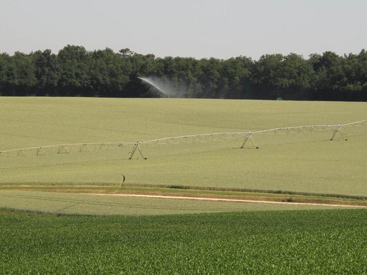 Eric Thirouin souhaite que les agriculteurs " s'arment juridiquement en s'appuyant sur l'intérêt général majeur " qui a été validé dans la loi d'orientation agricole.